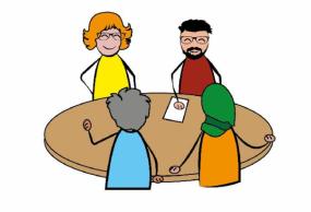 Fire voksne i samtale om Sammen om børn over et bord