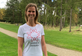 Marlene Schjøtz, ny projektleder i Sammen om børn - bedre deltagelsesmuligheder for alle børn i Ballerup med en projekt T-shirt